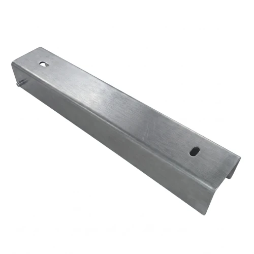 C-kisko liitinpidin perustukseen 300x50 sinkitty GPV-700-54 (1)