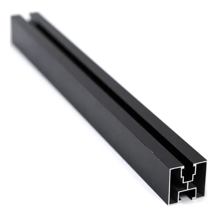 PV-asennusprofiili alumiini 40×40 mm mustaksi eloksoitu – 625 cm kisko M10-pulteille PV-01-02-AN (1)