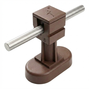 Pylväs keraamisella jalustalla ruskea muovista